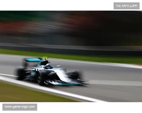 选手赛中意外爆胎紧急维修，最终逆袭获季军展现体育精神